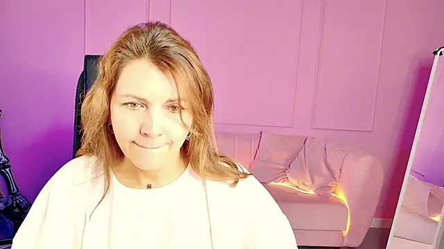 NicoleHitman online show from November 1, 2025, 9:25 am