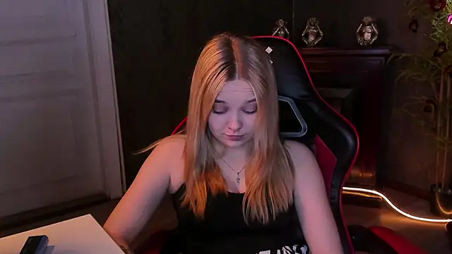 EmilyBlaze online show from March 4, 2025, 12:18 am