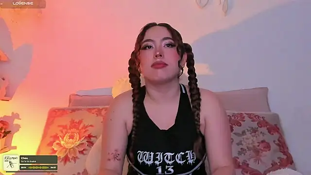 Snapshot of julieta_cooper20 chatting on October 24, 2025, 3:49 am julieta cooper20 online show from October 24, 2025, 3:49 am