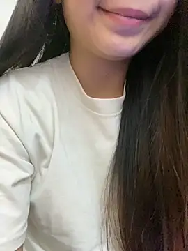 Lyly2525 online show from November 24, 2025, 2:06 pm