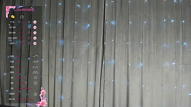 Snapshot of EvaTheHeart chatting on December 3, 2025, 12:44 am EvaTheHeart online show from December 3, 2025, 12:44 am