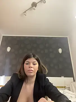 Snapshot of EllyMilf chatting on March 3, 2025, 12:06 pm EllyMilf online show from March 3, 2025, 12:06 pm