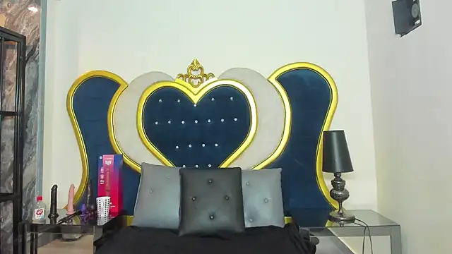 Snapshot of NovaMichel chatting on November 8, 2025, 11:14 am NovaMichel online show from November 8, 2025, 11:14 am