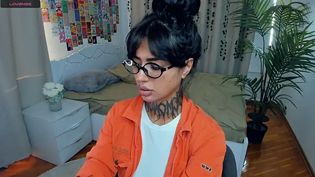 Snapshot of CharimgSabrina chatting on November 16, 2025, 6:29 am CharimgSabrina online show from November 16, 2025, 6:29 am