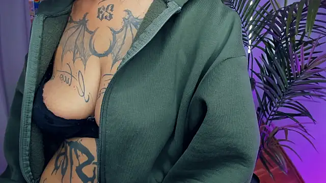 CharimgSabrina online show from February 2, 2026, 6:01 am