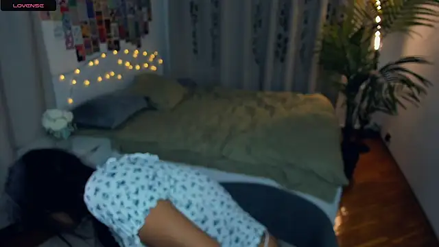 Snapshot of CharimgSabrina chatting on November 21, 2025, 6:23 am CharimgSabrina online show from November 21, 2025, 6:23 am