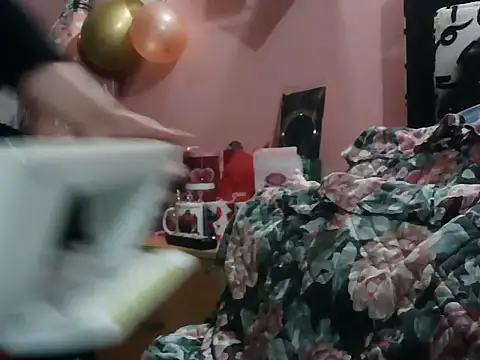 BiancaSteel online show from April 18, 2026, 12:02 am