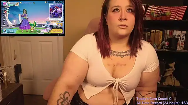 Snapshot of VioletNova chatting on February 17, 2026, 3:09 pm VioletNova online show from February 17, 2026, 3:09 pm