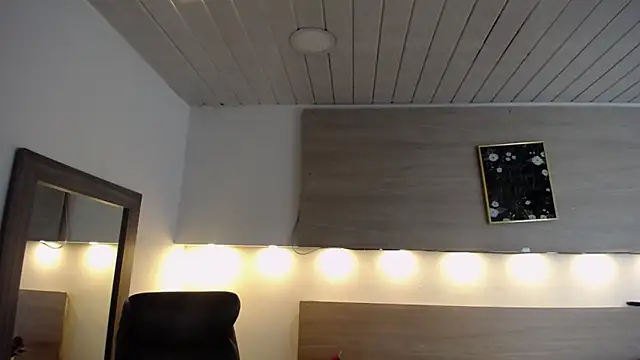 Cristal Velle online show from October 18, 2025, 12:29 pm