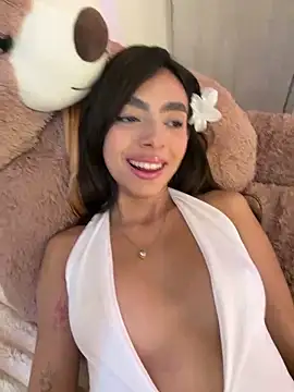 ZaraLuuv online show from April 16, 2026, 9:39 pm