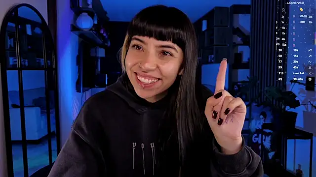 Saraa Desiree online show from April 10, 2026, 6:42 am