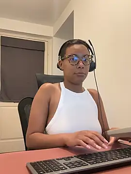 Melia Rayne online show from June 11, 2026, 9:39 am