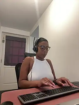 Melia Rayne online show from July 28, 2026, 9:39 am