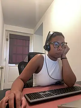 Melia Rayne online show from July 29, 2026, 9:41 am