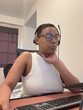 Melia Rayne online show from March 30, 2026, 9:33 am