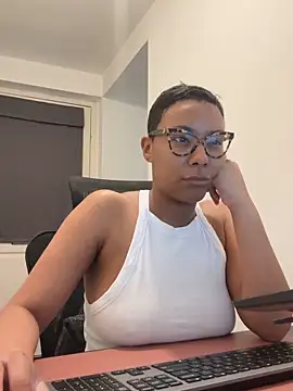 Melia Rayne online show from April 1, 2026, 9:10 am