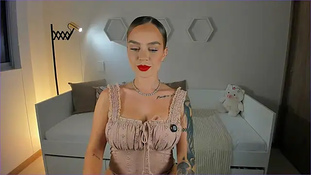 ValentinaMilann online show from February 17, 2026, 11:24 pm