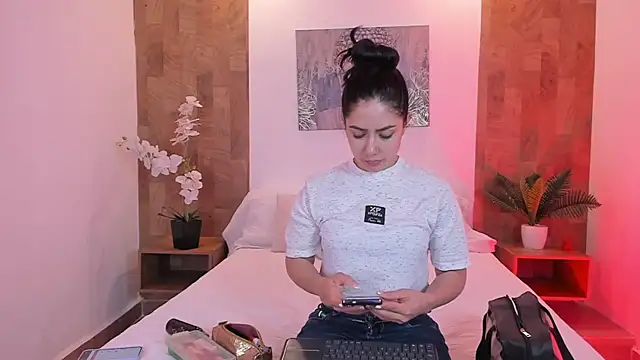 isabella winkler online show from March 22, 2026, 11:56 am