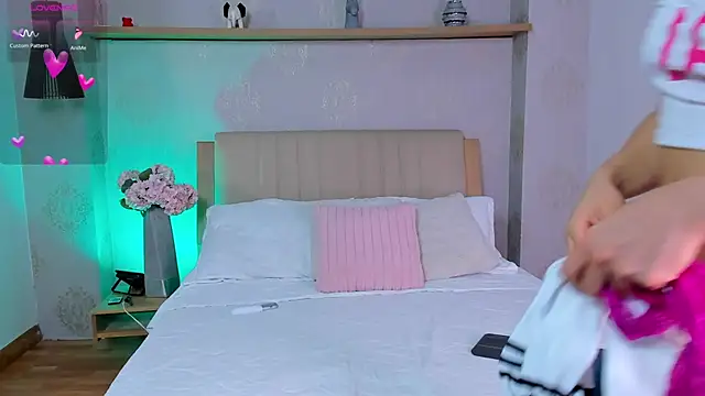 isabella winkler online show from November 16, 2025, 2:44 pm