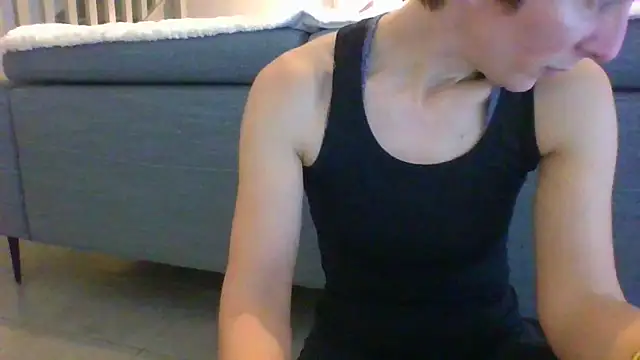 Valentinette online show from December 1, 2025, 8:26 am