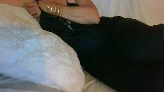 Valentinette online show from October 25, 2025, 7:36 pm