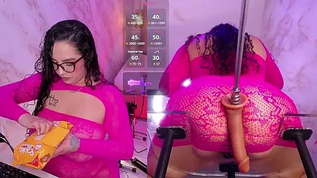 Snapshot of RoxyLicious_ chatting on November 8, 2025, 1:03 pm RoxyLicious online show from November 8, 2025, 1:03 pm