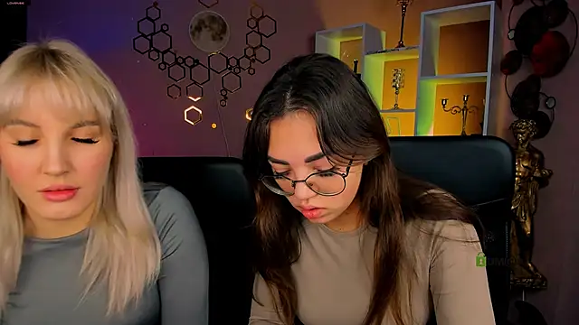 Snapshot of kiki_swan chatting on December 19, 2025, 6:38 am kiki swan online show from December 19, 2025, 6:38 am