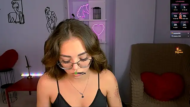 Snapshot of kiki_swan chatting on November 7, 2025, 10:09 am kiki swan online show from November 7, 2025, 10:09 am