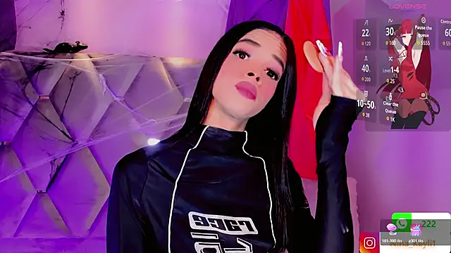 Nina Keyli online show from October 28, 2025, 7:46 pm