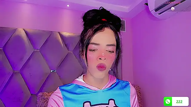 Nina Keyli online show from November 17, 2025, 7:40 pm