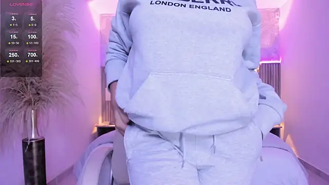 Snapshot of heidy_johns chatting on January 11, 2026, 12:01 pm heidy johns online show from January 11, 2026, 12:01 pm