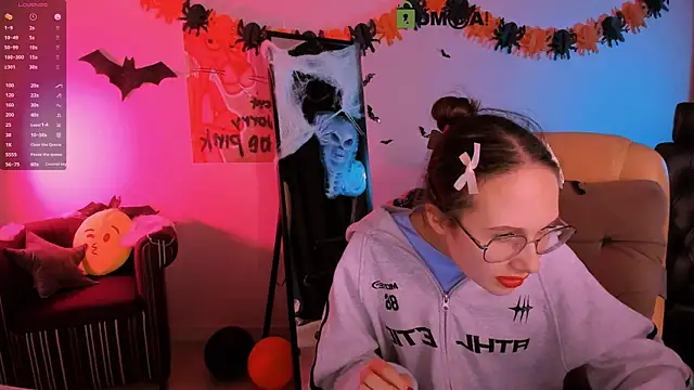 mona cloud online show from November 3, 2025, 1:55 am