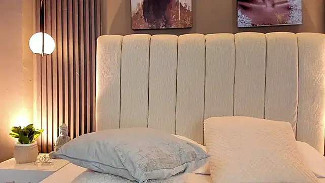 GiannaColling1 online show from October 29, 2025, 9:14 pm