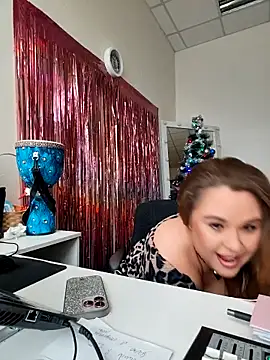 Juicy PeachLux online show from December 4, 2025, 5:50 am