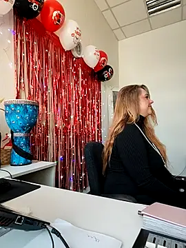 Juicy PeachLux online show from February 28, 2026, 8:03 am