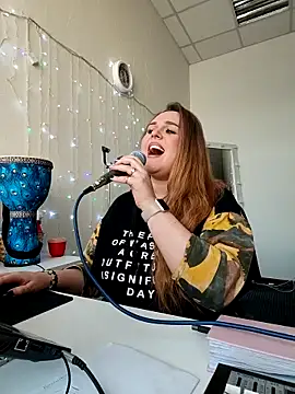 Juicy PeachLux online show from February 13, 2026, 7:41 am