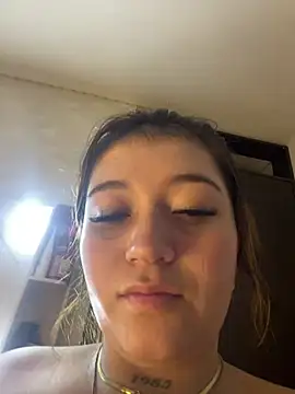 Karina Leon online show from July 2, 2026, 3:23 am