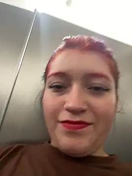 Karina Leon online show from December 17, 2025, 9:09 pm