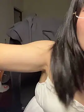 214Jun online show from December 4, 2025, 5:23 pm