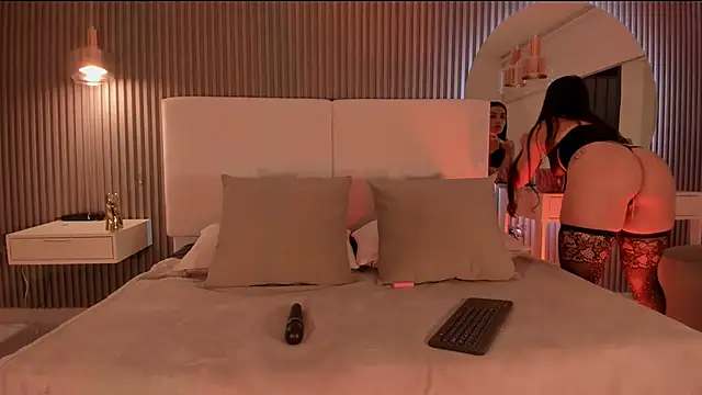 Snapshot of Zoewhitte chatting on November 25, 2025, 3:07 am Zoewhitte online show from November 25, 2025, 3:07 am