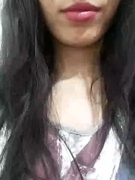 saraaxx1 online show from November 26, 2025, 10:37 am