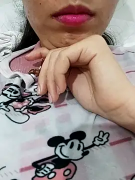 saraaxx1 online show from February 19, 2026, 8:50 pm