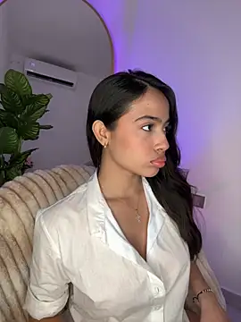  Emily Thompson  online show from October 23, 2025, 1:26 am