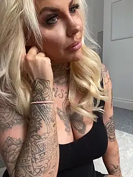 Snapshot of Chloe-Savage chatting on September 26, 2025, 1:07 pm Chloe-Savage online show from September 26, 2025, 1:07 pm