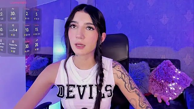 Snapshot of Hi_Soyfer chatting on March 5, 2025, 8:10 pm Hi Soyfer online show from March 5, 2025, 8:10 pm