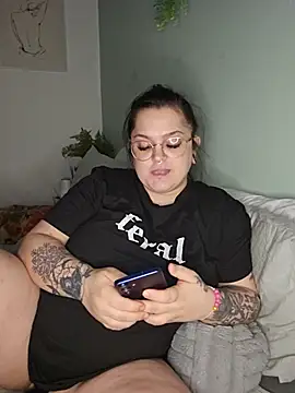 Snapshot of Saucy-Serenity chatting on May 19, 2026, 1:56 am Saucy-Serenity online show from May 19, 2026, 1:56 am