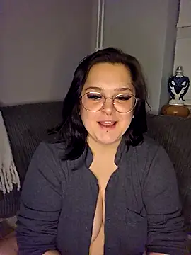 Snapshot of Saucy-Serenity chatting on October 17, 2025, 7:59 pm Saucy-Serenity online show from October 17, 2025, 7:59 pm