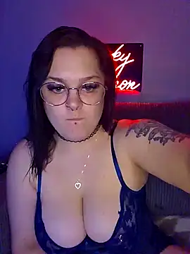 Snapshot of Saucy-Serenity chatting on September 16, 2025, 7:37 pm Saucy-Serenity online show from September 16, 2025, 7:37 pm