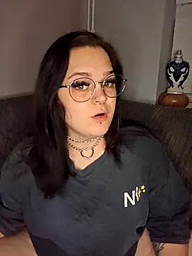 Snapshot of Saucy-Serenity chatting on October 16, 2025, 7:22 pm Saucy-Serenity online show from October 16, 2025, 7:22 pm