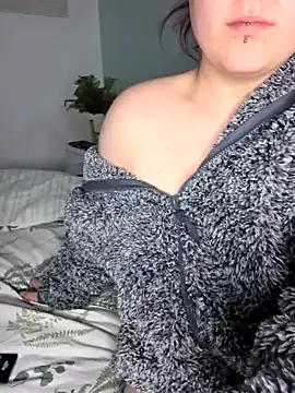 Snapshot of Saucy-Serenity chatting on March 13, 2025, 6:56 pm Saucy-Serenity online show from March 13, 2025, 6:56 pm
